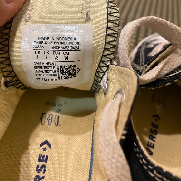 Converse Sneakers size 7 - Picture 8 of 8